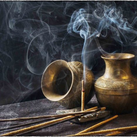 « D’Arabie s’exhale une odeur merveilleuse » : encens et parfums en Arabie de l’Antiquité à nos jours