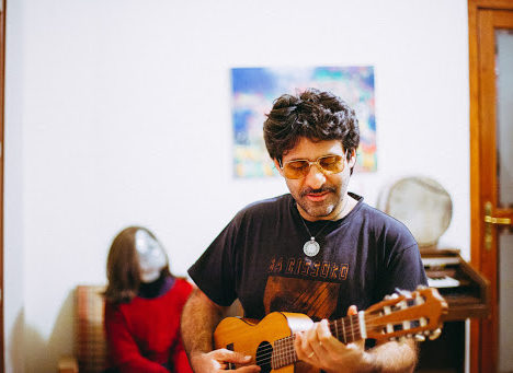 À la rencontre de Zeid Hamdan : entre amitiés musicales et souvenirs sonores